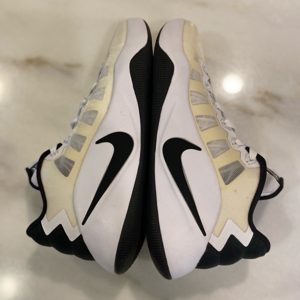 Nike Hyperdunks - Picture 3 of 8